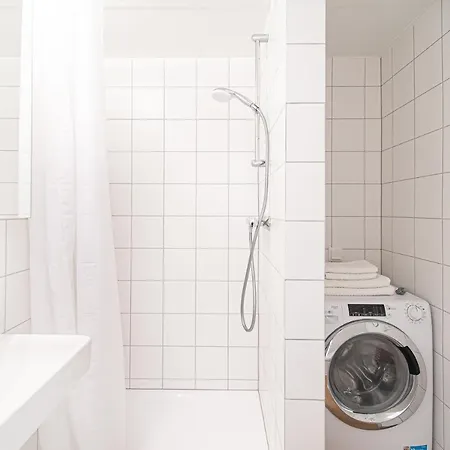 Апартаменты Lovely With Great Location No 5 By Urban Rent