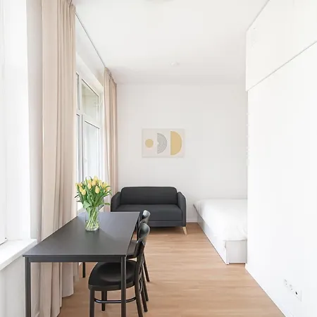 Lovely With Great Location No 5 By Urban Rent